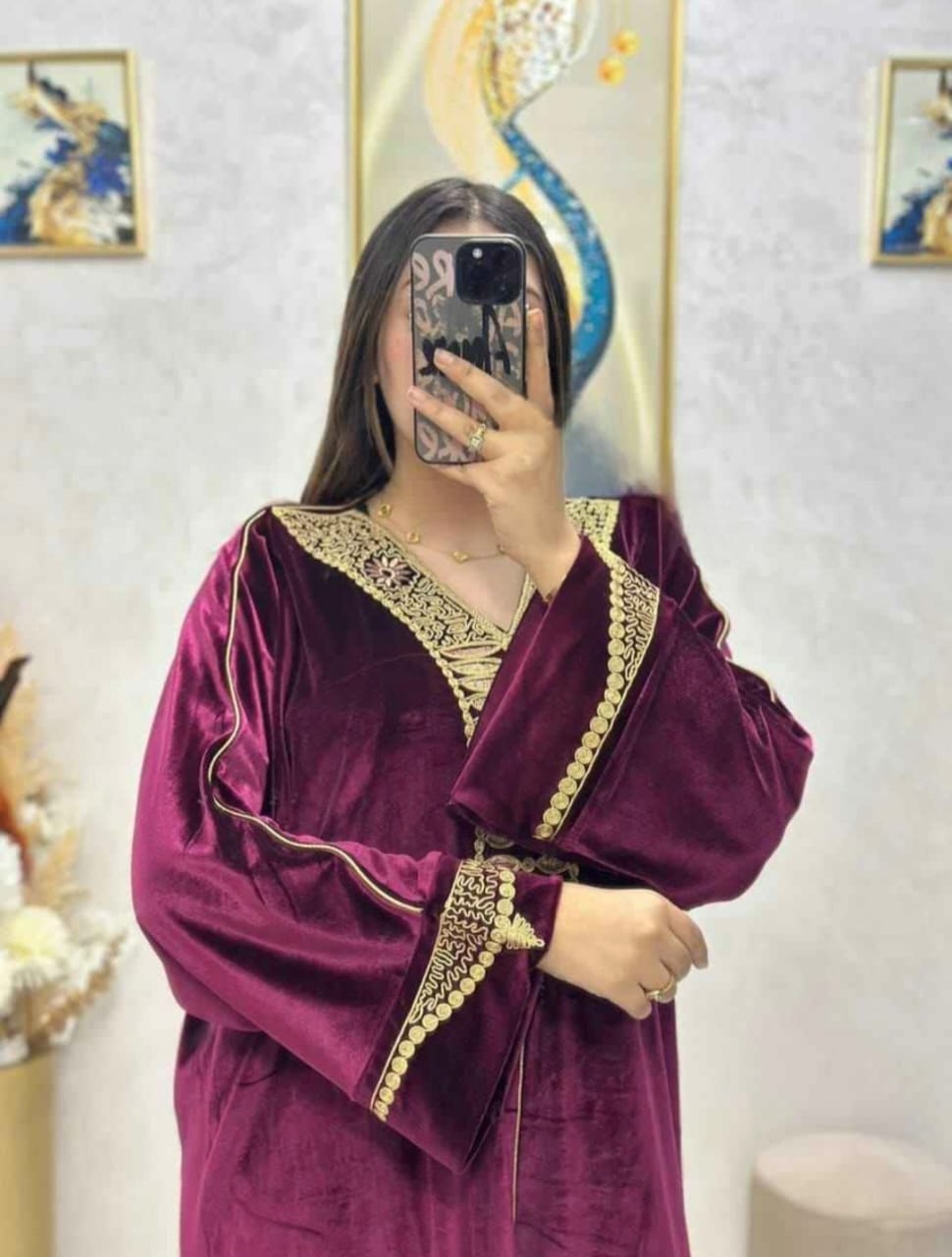 كندورة مخمل بتطريز ذهبي فاخر