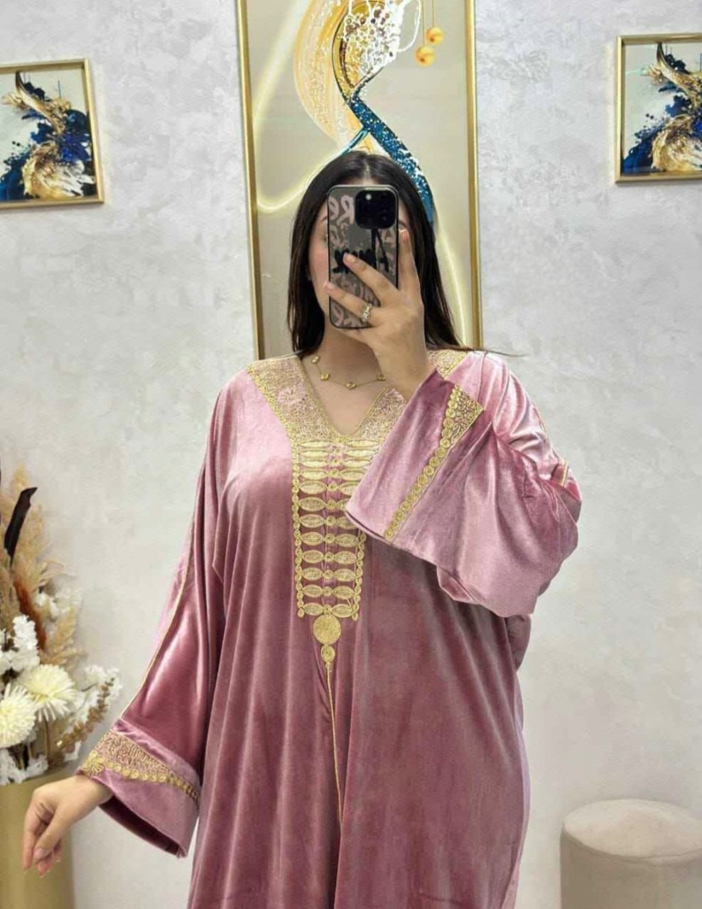 كندورة مخمل بتطريز ذهبي فاخر