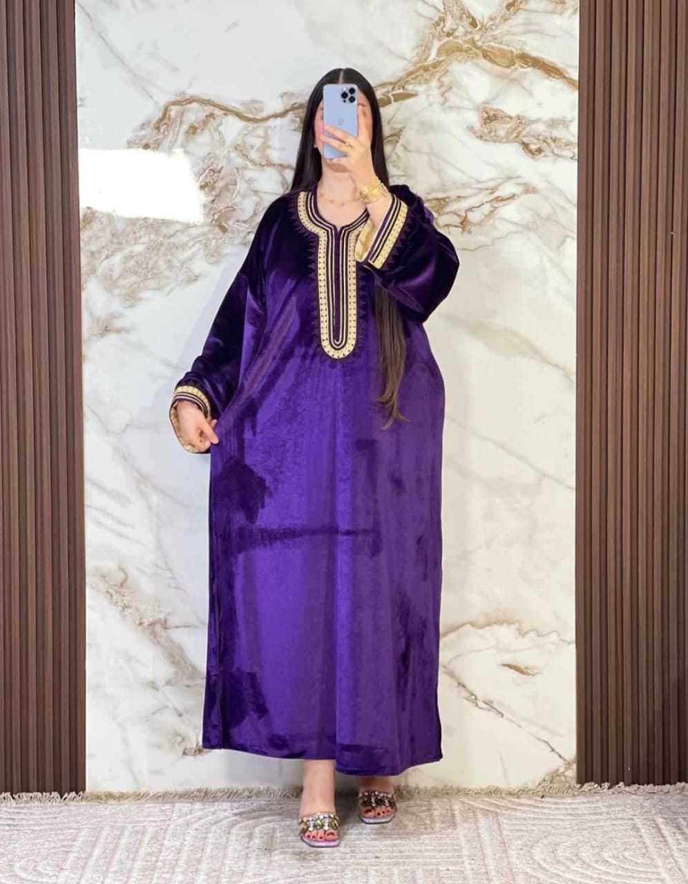 قفطان مغربي ملكي من المخمل الفاخر بتطريز ذهبي أنيق