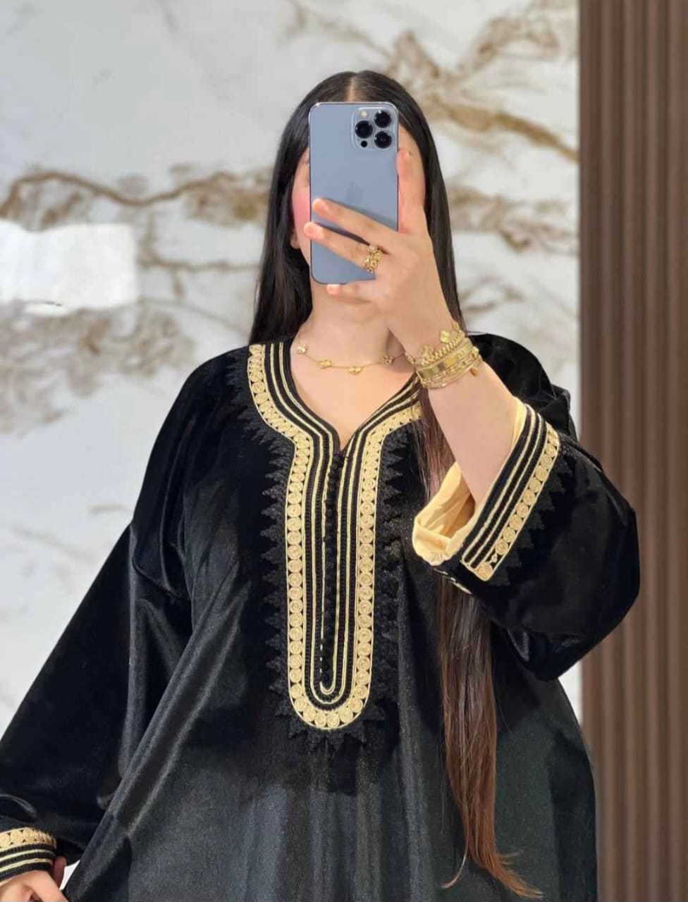 قفطان مغربي ملكي من المخمل الفاخر بتطريز ذهبي أنيق