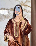 قفطان مغربي ملكي من المخمل الفاخر بتطريز ذهبي أنيق