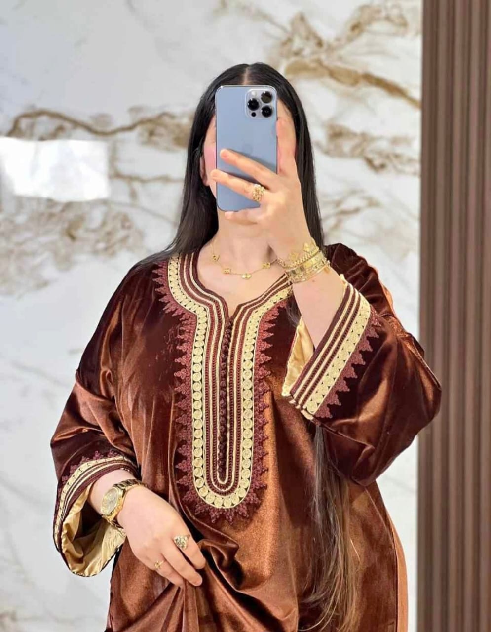 قفطان مغربي ملكي من المخمل الفاخر بتطريز ذهبي أنيق