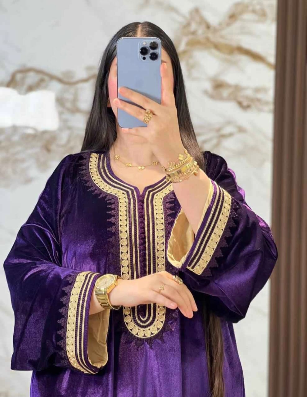 قفطان مغربي ملكي من المخمل الفاخر بتطريز ذهبي أنيق